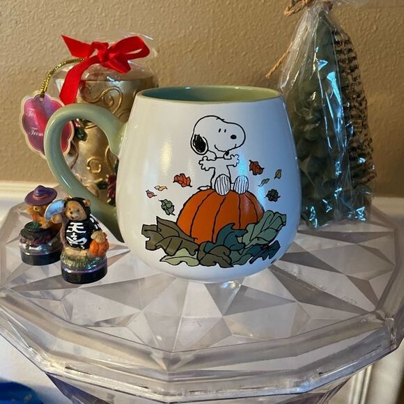 Snoopy Great Pumpkin Coffee Cup with Holiday Candles - Picture 2 of 14
